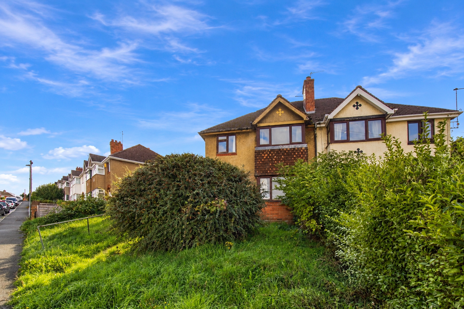 3 bed property in Ronkswood Hill, Worcester
